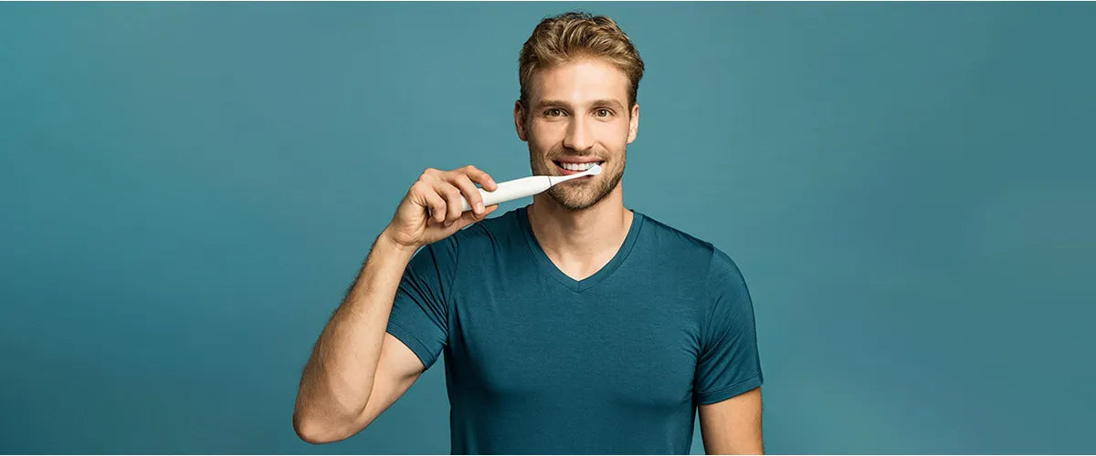 Instructions: Brushing teeth correctly with an electric toothbrush