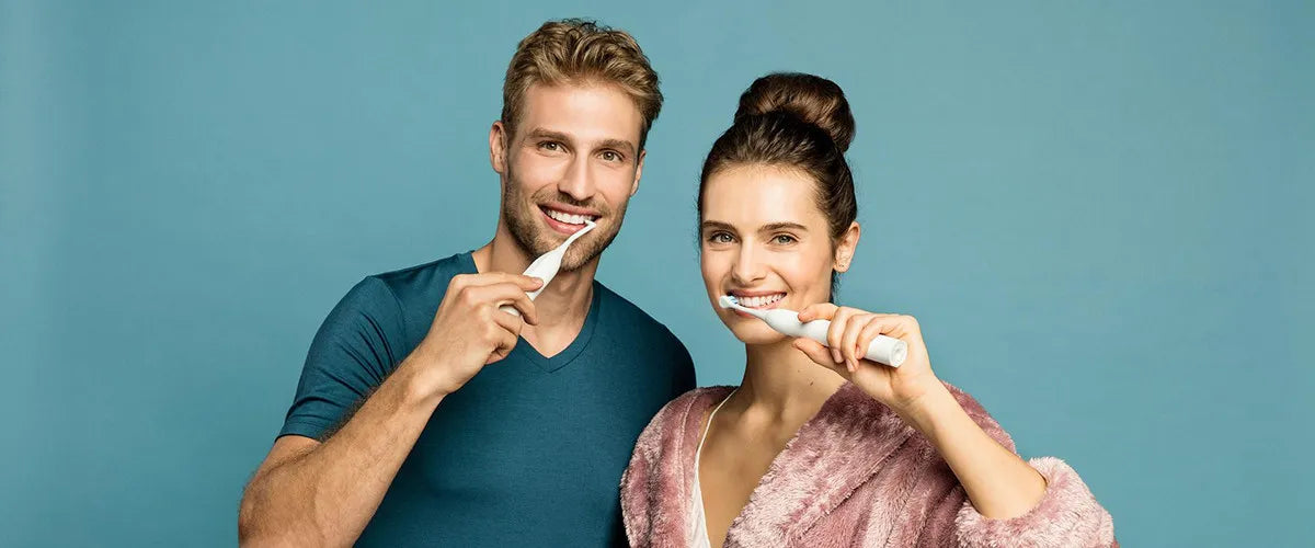 Brushing teeth correctly with a sonic toothbrush